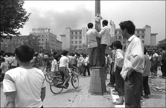 Manifs - Demonstrations . 08